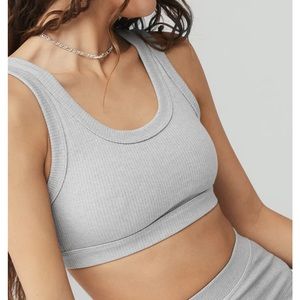 Alo yoga wellness bra in grey